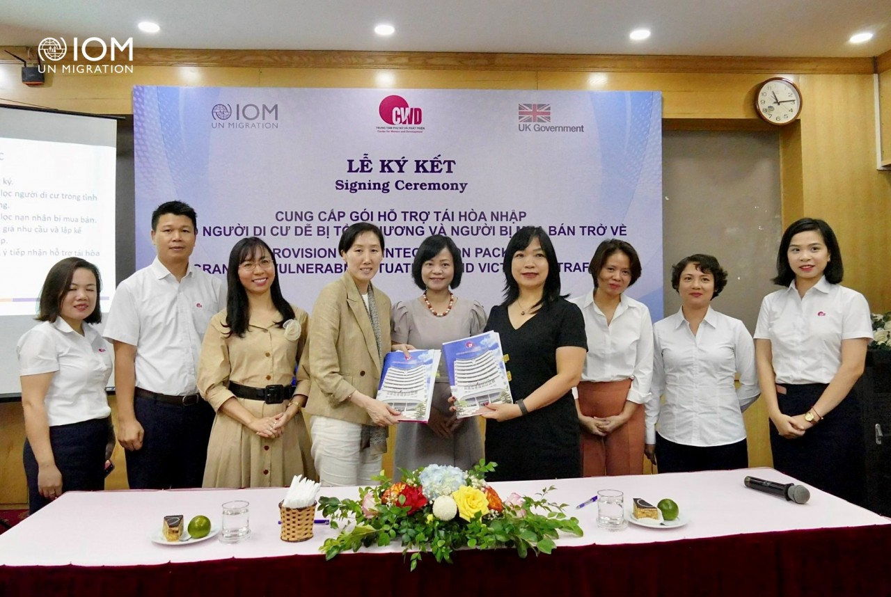 At the signing ceremony. Photo: IOM Vietnam At the signing ceremony. Photo: IOM Vietnam