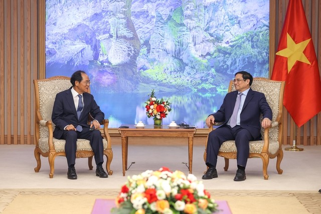 Thủ tướng Phạm Minh Chính khẳng định, Việt Nam luôn coi trọng quan hệ song phương với Hàn Quốc và mong muốn thúc đẩy hợp mạnh mẽ và thực chất hơn nữa quan hệ giữa hai nước (Ảnh: VGP/Nhật Bắc). Thủ tướng Phạm Minh Chính khẳng định, Việt Nam luôn coi trọng quan hệ song phương với Hàn Quốc và mong muốn thúc đẩy hợp mạnh mẽ và thực chất hơn nữa quan hệ giữa hai nước (Ảnh: VGP/Nhật Bắc).
