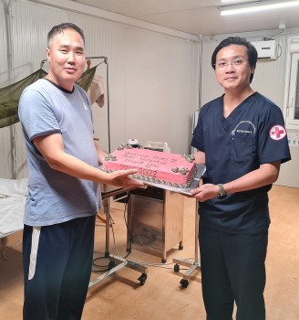 Bác sĩ mũ nồi xanh Việt Nam cấp cứu chiến sĩ gìn giữ hòa bình Mông Cổ bị sốt rét ác tính