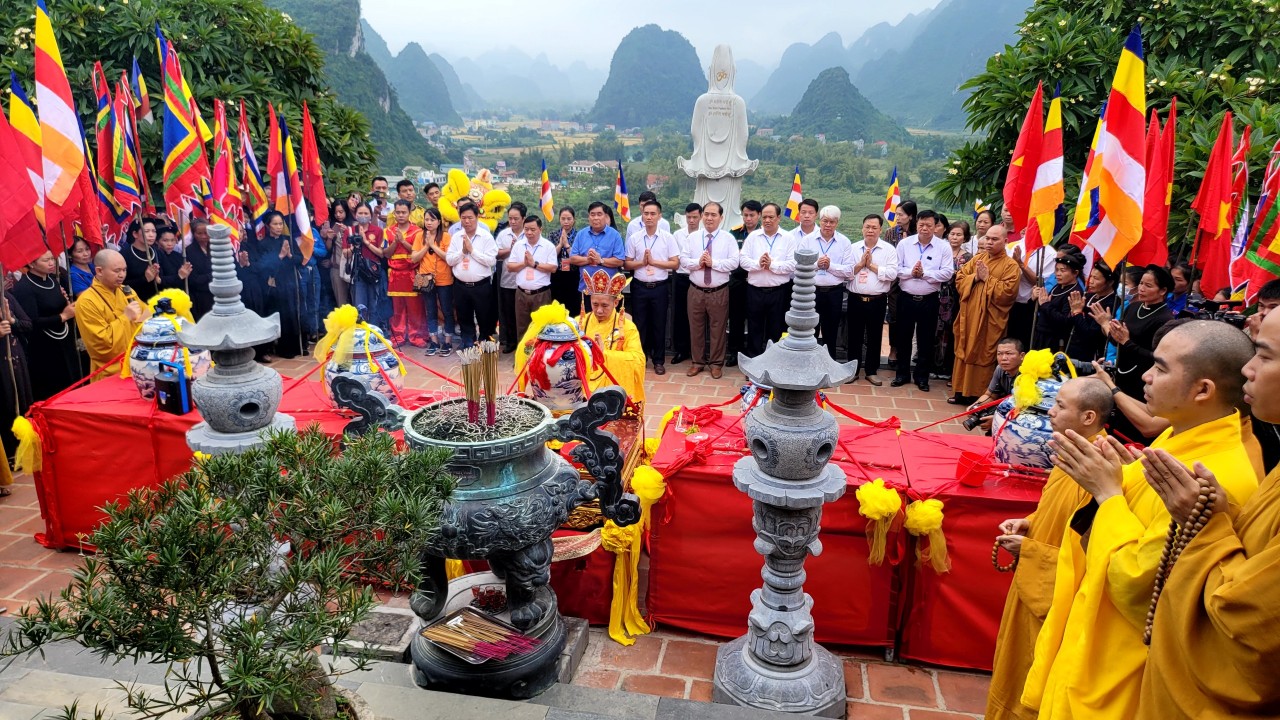 Nhiều chương trình hấp dẫn tại Lễ hội Du lịch thác Bản Giốc lần thứ IV Nhiều chương trình hấp dẫn tại Lễ hội Du lịch thác Bản Giốc lần thứ IV