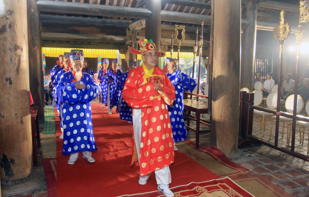 500 người tham gia lễ rước kiệu đức Thánh Không Lộ Thiền Sư tại lễ hội chùa Keo 500 người tham gia lễ rước kiệu đức Thánh Không Lộ Thiền Sư tại lễ hội chùa Keo