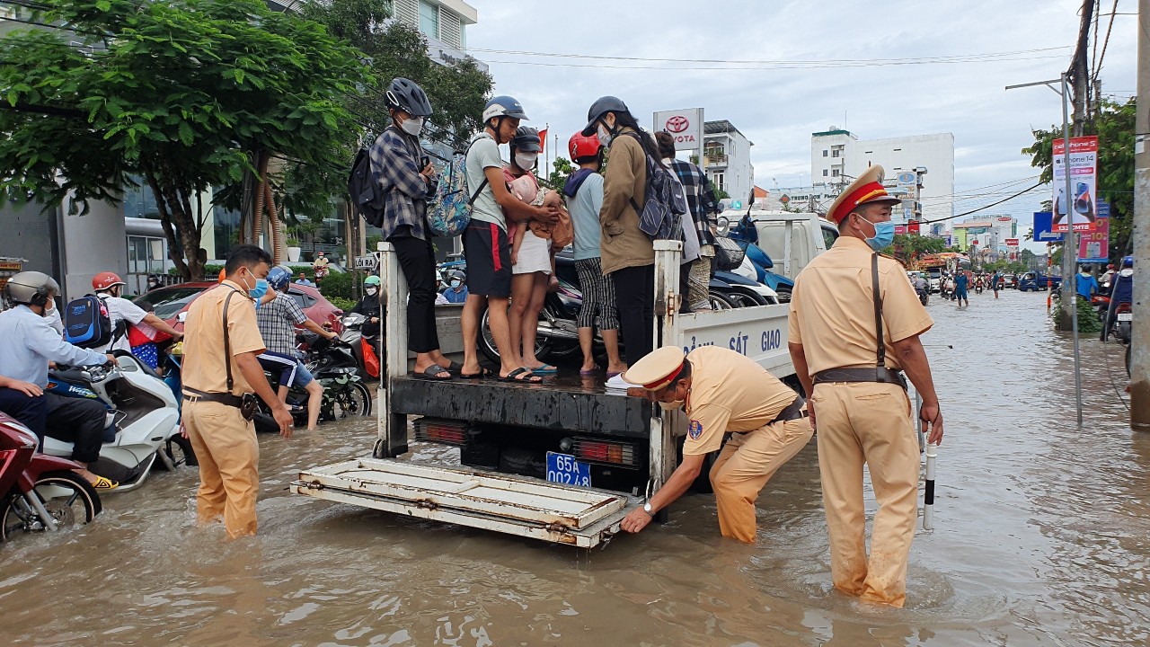 Cần Thơ cho học sinh tự học tại nhà 3 ngày do ảnh hưởng của triều cường Cần Thơ cho học sinh tự học tại nhà 3 ngày do ảnh hưởng của triều cường