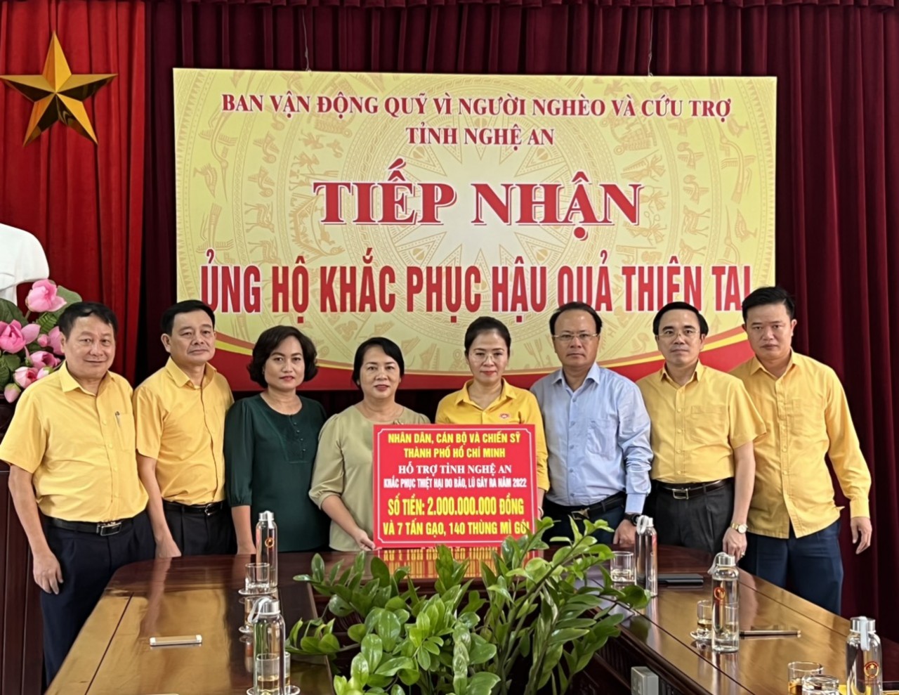 Hơn 18,5 tỷ đồng ủng hộ nhân dân Nghệ An khắc phục hậu quả thiên tai Hơn 18,5 tỷ đồng ủng hộ nhân dân Nghệ An khắc phục hậu quả thiên tai