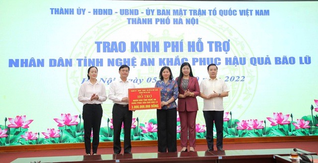 Hơn 18,5 tỷ đồng ủng hộ nhân dân Nghệ An khắc phục hậu quả thiên tai Hơn 18,5 tỷ đồng ủng hộ nhân dân Nghệ An khắc phục hậu quả thiên tai