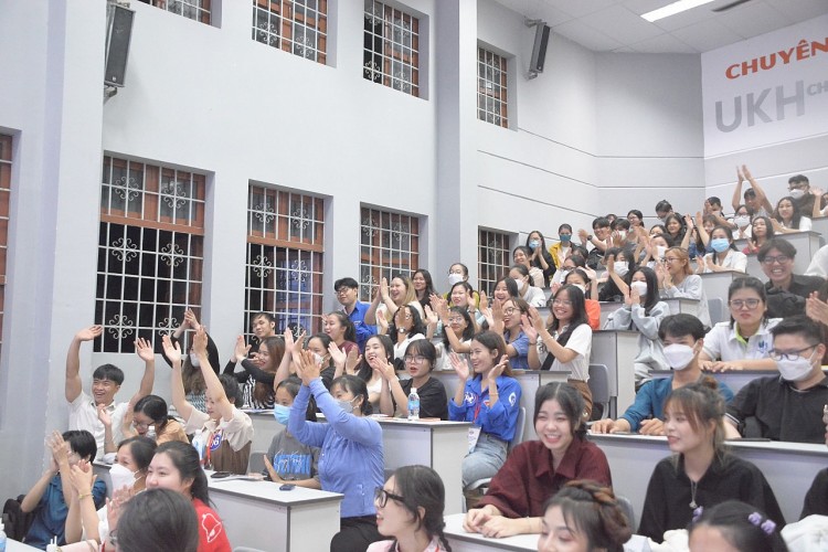 Cuộc thi thu hút nhiều bạn trẻ yêu thích tiếng Trung đến tham dự, cỗ vũ. Cuộc thi thu hút nhiều bạn trẻ yêu thích tiếng Trung đến tham dự, cỗ vũ.