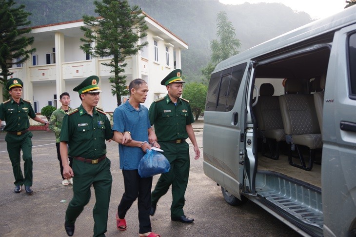 Vạch trần ổ nhóm chuyên tổ chức đưa đón người nhập cảnh trái phép Vạch trần ổ nhóm chuyên tổ chức đưa đón người nhập cảnh trái phép