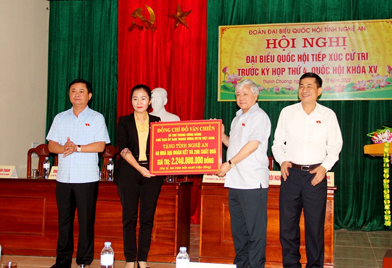 Nghệ An tiếp nhận 50 nhà đại đoàn kết và hàng trăm suất quà với tổng trị giá 2,8 tỷ đồng
