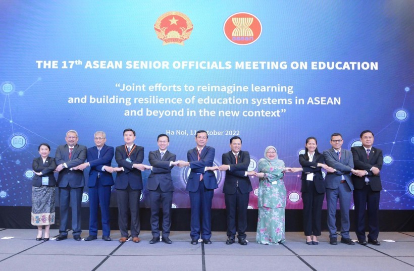 ASEAN Senior Officials Discuss Education ASEAN Senior Officials Discuss Education