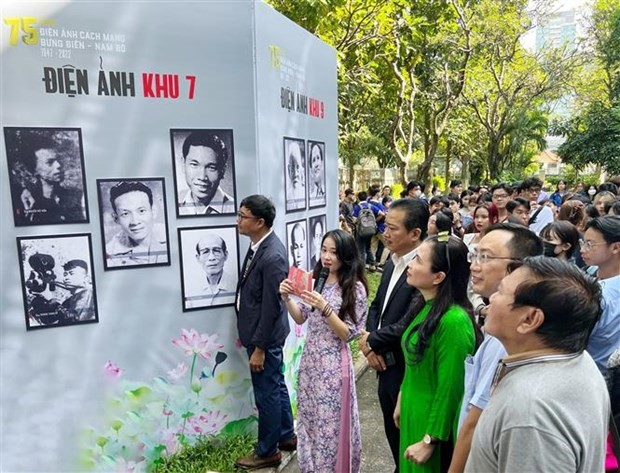 Khai mạc trưng bày, triển lãm với chủ đề “75 năm Điện ảnh cách mạng Bưng biền - Nam bộ” Khai mạc trưng bày, triển lãm với chủ đề “75 năm Điện ảnh cách mạng Bưng biền - Nam bộ”