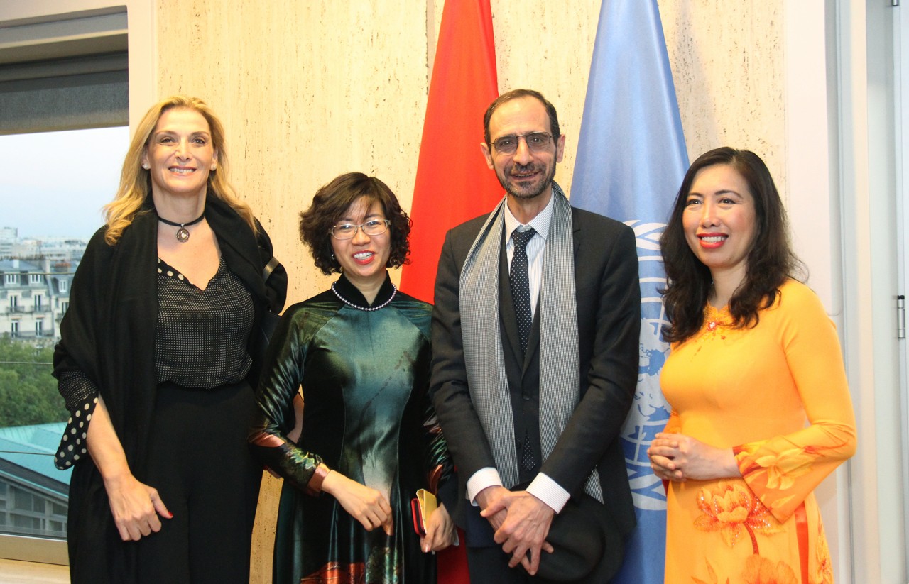 Lễ kỷ niệm 35 năm tổ chức UNESCO thông qua Nghị quyết tôn vinh Chủ tịch Hồ Chí Minh tại Pháp Lễ kỷ niệm 35 năm tổ chức UNESCO thông qua Nghị quyết tôn vinh Chủ tịch Hồ Chí Minh tại Pháp