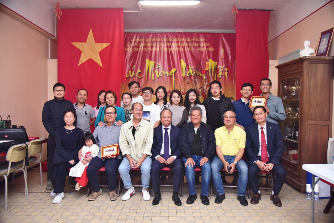 At meeting with the Vietnamese community and Vietnamese students. Source: Vietnamese embassy in France At meeting with the Vietnamese community and Vietnamese students. Source: Vietnamese embassy in France