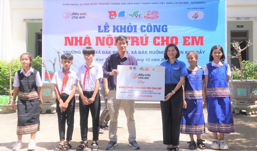 Kon Tum hỗ trợ gần 1,2 tỷ đồng cho học sinh dân tộc thiểu số Kon Tum hỗ trợ gần 1,2 tỷ đồng cho học sinh dân tộc thiểu số