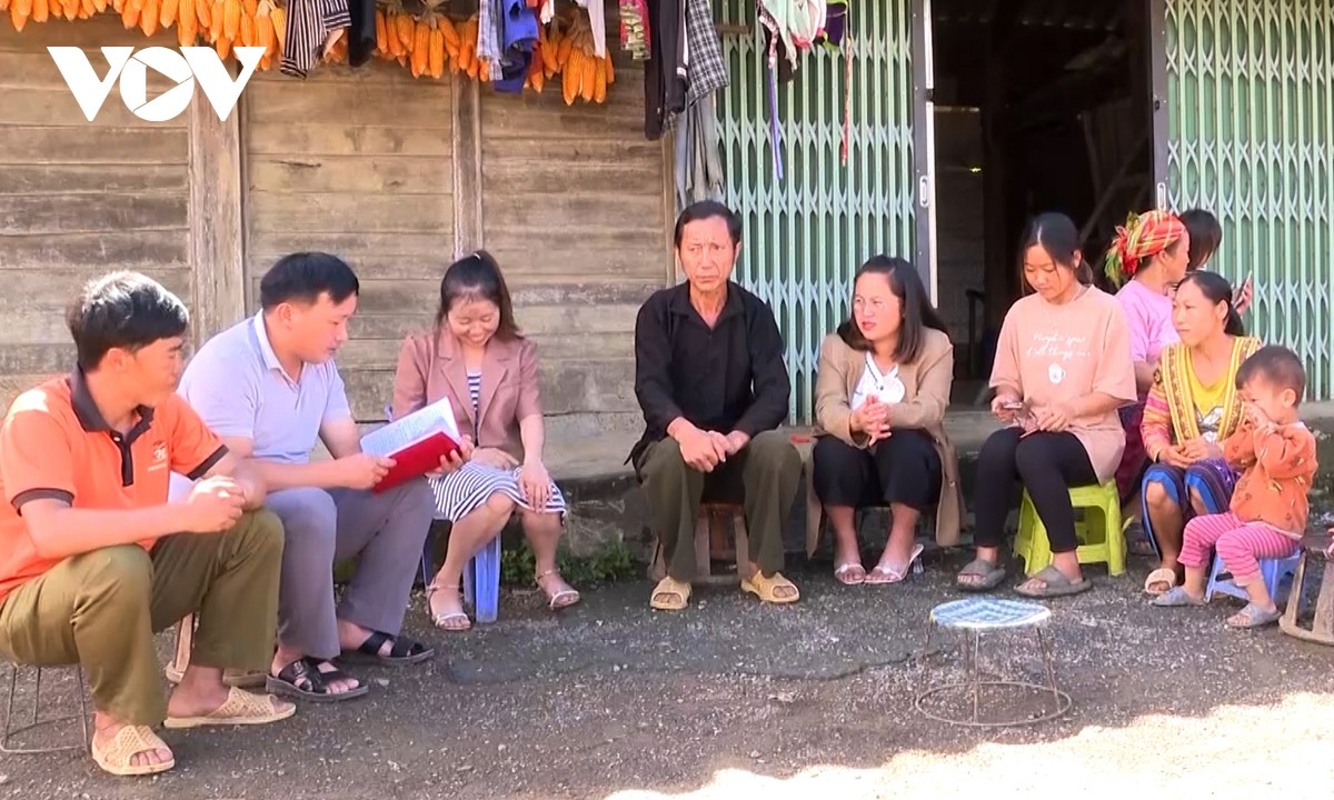 Phụ nữ vùng cao Lai Châu vận động người dân nói không với nạn tảo hôn Phụ nữ vùng cao Lai Châu vận động người dân nói không với nạn tảo hôn