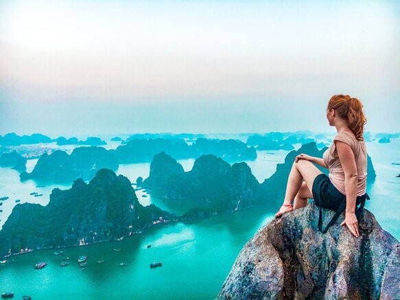 Vịnh Hạ Long (Ảnh: 24 Hours Layover) Vịnh Hạ Long (Ảnh: 24 Hours Layover)