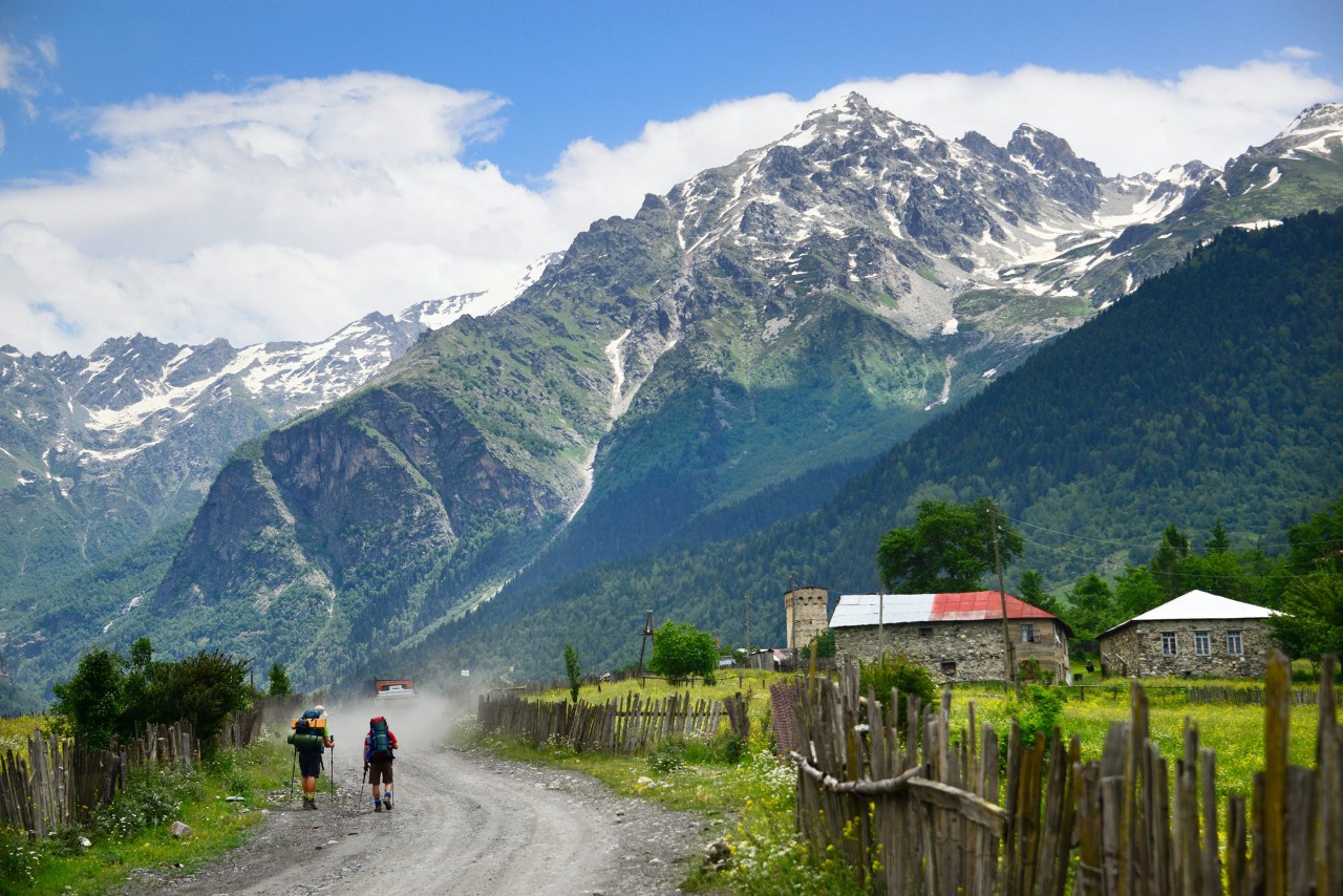 Đi bộ trekking ở Georgia (Ảnh: Lonely Planet) Đi bộ trekking ở Georgia (Ảnh: Lonely Planet)