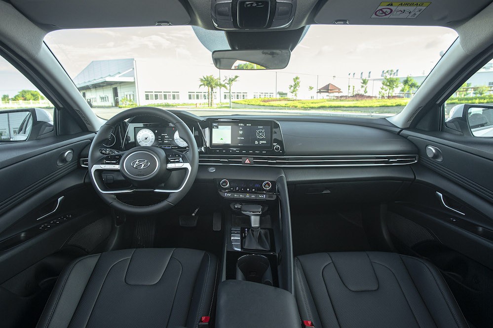 Hyundai Elantra 2023 ra mắt khách Việt với giá bán đầy bất ngờ