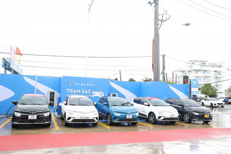 VinFast và Petrolimex khai trương dịch vụ sạc xe điện tại hệ thống Petrolimex trên toàn quốc VinFast và Petrolimex khai trương dịch vụ sạc xe điện tại hệ thống Petrolimex trên toàn quốc