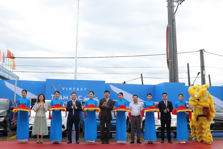 VinFast và Petrolimex khai trương dịch vụ sạc xe điện tại hệ thống Petrolimex trên toàn quốc VinFast và Petrolimex khai trương dịch vụ sạc xe điện tại hệ thống Petrolimex trên toàn quốc
