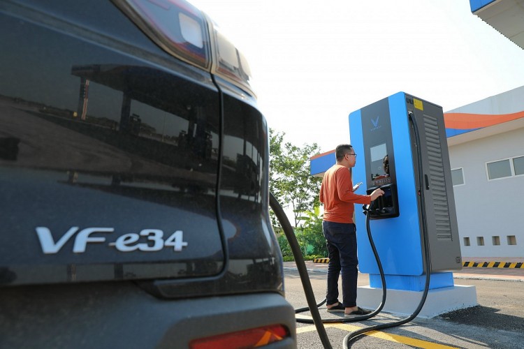 VinFast và Petrolimex khai trương dịch vụ sạc xe điện tại hệ thống Petrolimex trên toàn quốc VinFast và Petrolimex khai trương dịch vụ sạc xe điện tại hệ thống Petrolimex trên toàn quốc