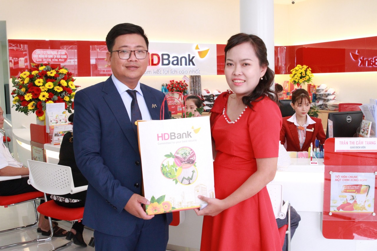 “Đời vui, sáo bay gọi bầy - Về miền Tây, HDBank bén duyên Hậu Giang” “Đời vui, sáo bay gọi bầy - Về miền Tây, HDBank bén duyên Hậu Giang”