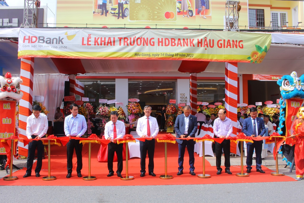 “Đời vui, sáo bay gọi bầy - Về miền Tây, HDBank bén duyên Hậu Giang” “Đời vui, sáo bay gọi bầy - Về miền Tây, HDBank bén duyên Hậu Giang”