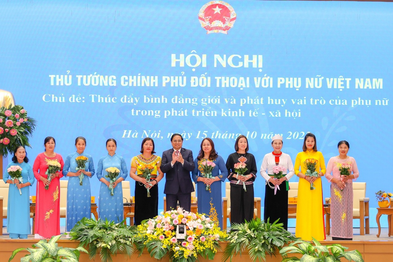 Thủ tướng: Nghiên cứu các chính sách đặc thù dành riêng cho phụ nữ