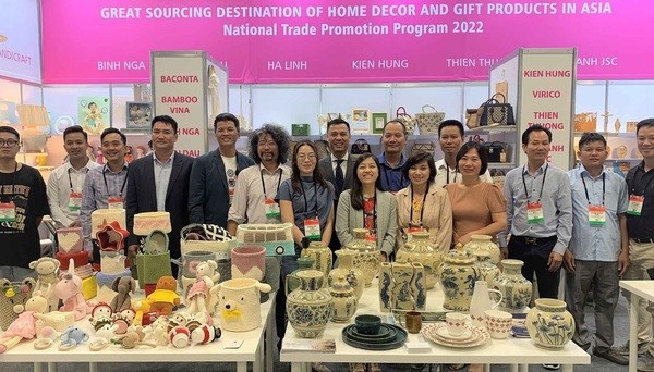 Vietnam-US Trade Turnover to Exceed US$100 Billion for Second Consecutive Year Vietnam-US Trade Turnover to Exceed US$100 Billion for Second Consecutive Year