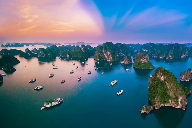 Vịnh Hạ Long là một trong những điểm đến nổi tiếng của Việt Nam (Ảnh minh họa).