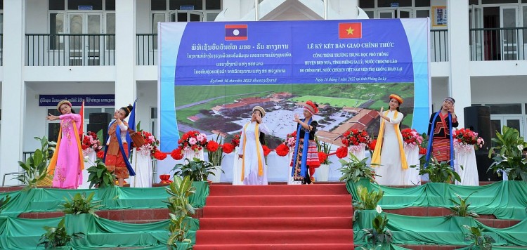 Điện Biên tô thắm hữu nghị Việt - Lào Điện Biên tô thắm hữu nghị Việt - Lào