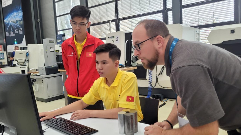 Vietnam Wins 2 Silver Medals at WorldSkills 2022 Vietnam Wins 2 Silver Medals at WorldSkills 2022
