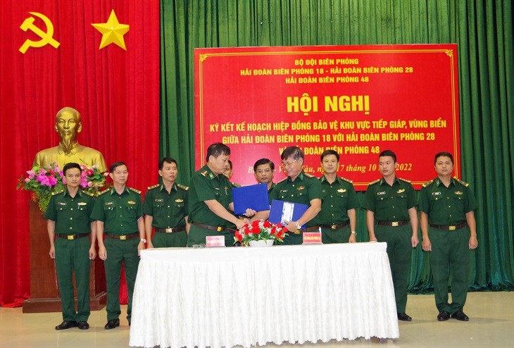Ký kết kế hoạch hiệp đồng bảo vệ khu vực tiếp giáp, vùng biển Ký kết kế hoạch hiệp đồng bảo vệ khu vực tiếp giáp, vùng biển