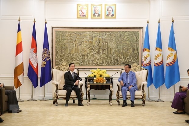 Chủ tịch Đảng Nhân dân Campuchia, Thủ tướng Vương quốc Campuchia Samdech Akka Moha Sena Padei Techo Hun Sen tiếp ông Võ Văn Thưởng, Ủy viên Bộ Chính trị, Thường trực Ban Bí thư (Ảnh: Vũ Hùng/TTXVN). Chủ tịch Đảng Nhân dân Campuchia, Thủ tướng Vương quốc Campuchia Samdech Akka Moha Sena Padei Techo Hun Sen tiếp ông Võ Văn Thưởng, Ủy viên Bộ Chính trị, Thường trực Ban Bí thư (Ảnh: Vũ Hùng/TTXVN).