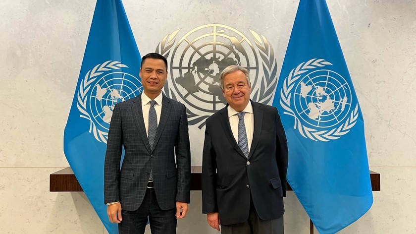 Ambassador Dang Hoang Giang and UN Secretary-General António Guterres (Photo: The World and Viet Nam Report) Ambassador Dang Hoang Giang and UN Secretary-General António Guterres (Photo: The World and Viet Nam Report)
