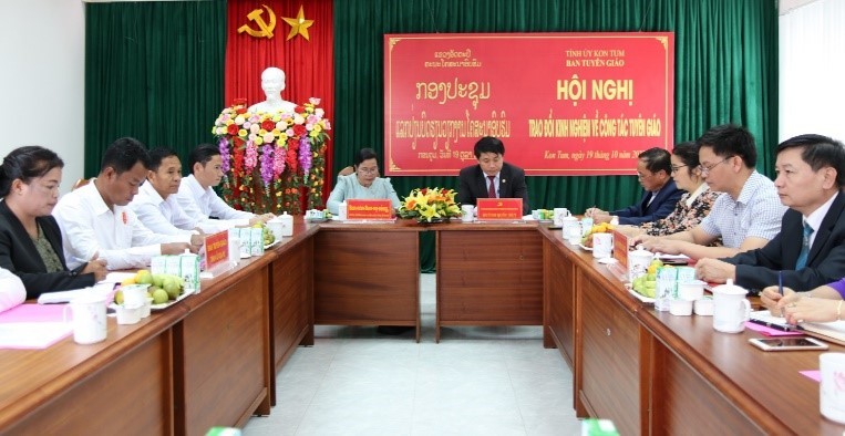  TIN SỞ NGÀNH - ĐỊA PHƯƠNG Ban Tuyên giáo Tỉnh ủy Kon Tum làm việc với Ban Tuyên giáo Tỉnh uỷ Attapư (Lào)