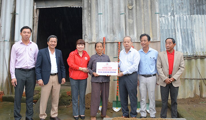 Xây dựng 100 ngôi nhà qua chương trình “An toàn cho ngư dân nghèo, khó khăn” tại Thừa Thiên Huế Xây dựng 100 ngôi nhà qua chương trình “An toàn cho ngư dân nghèo, khó khăn” tại Thừa Thiên Huế