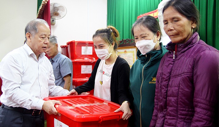 Xây dựng 100 ngôi nhà qua chương trình “An toàn cho ngư dân nghèo, khó khăn” tại Thừa Thiên Huế Xây dựng 100 ngôi nhà qua chương trình “An toàn cho ngư dân nghèo, khó khăn” tại Thừa Thiên Huế