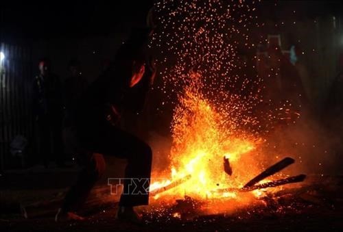 Lễ nhảy lửa của dân tộc Dao ở bản Huổi Sâu Lễ nhảy lửa của dân tộc Dao ở bản Huổi Sâu