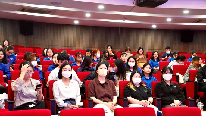 ác bạn sinh viên Việt Nam, Hàn Quốc tham dự diễn đàn. Ảnh: Ngọc Thắng ác bạn sinh viên Việt Nam, Hàn Quốc tham dự diễn đàn. Ảnh: Ngọc Thắng