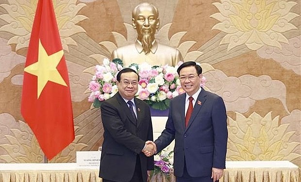 National Assembly Chairman Vuong Dinh Hue (R) and Chairman of the Lao NA’s Foreign Affairs Committee Sanya Praseuth. Photo: VNA National Assembly Chairman Vuong Dinh Hue (R) and Chairman of the Lao NA’s Foreign Affairs Committee Sanya Praseuth. Photo: VNA