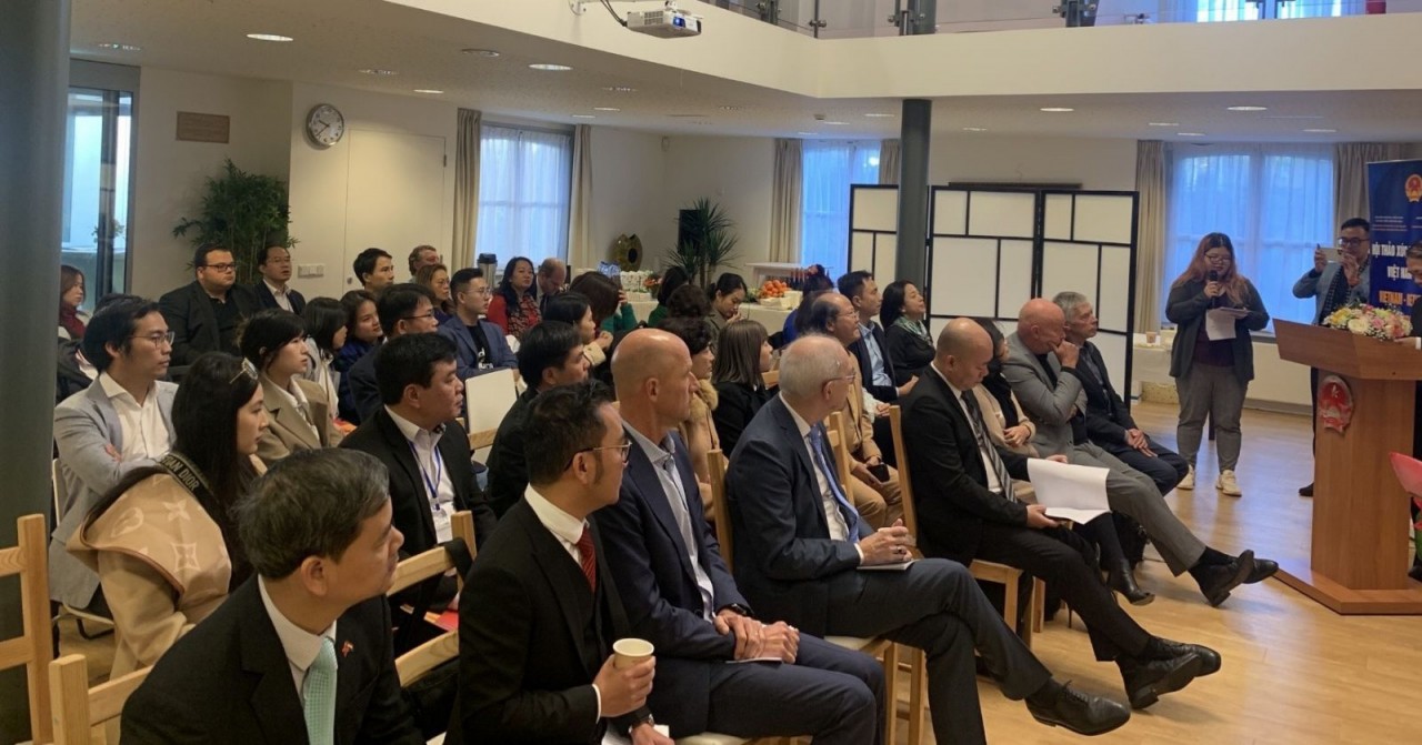 Các đại biểu tham dự hội thảo. Các đại biểu tham dự hội thảo.