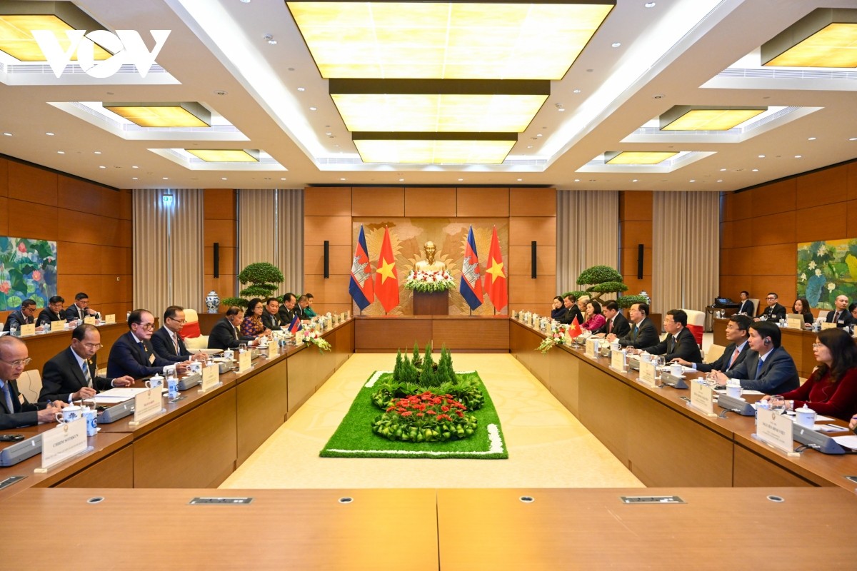 Chủ tịch QH Vương Đình Huệ hội đàm với Chủ tịch Thượng viện Vương quốc Campuchia Chủ tịch QH Vương Đình Huệ hội đàm với Chủ tịch Thượng viện Vương quốc Campuchia