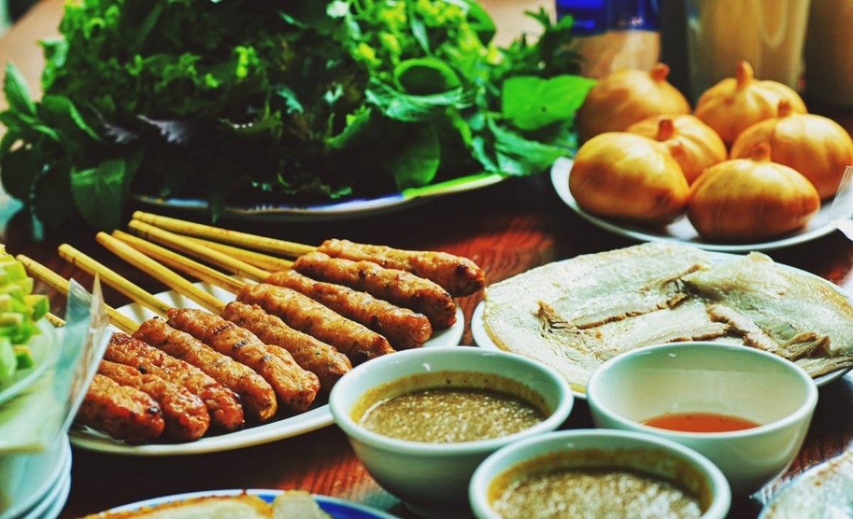 Banh Xeo and Nem Lui Recommended as Must-try Street Food in Vietnam, Tasting Table Banh Xeo and Nem Lui Recommended as Must-try Street Food in Vietnam, Tasting Table