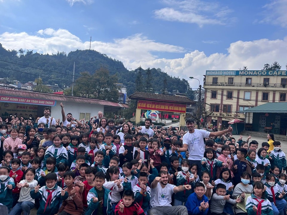 Israel's Volunteer Group Teaches English for Lao Cai's Children Israel's Volunteer Group Teaches English for Lao Cai's Children
