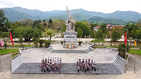 Hành trình về “địa chỉ đỏ” của đội viên, thiếu nhi huyện Ba Tơ. Hành trình về “địa chỉ đỏ” của đội viên, thiếu nhi huyện Ba Tơ.