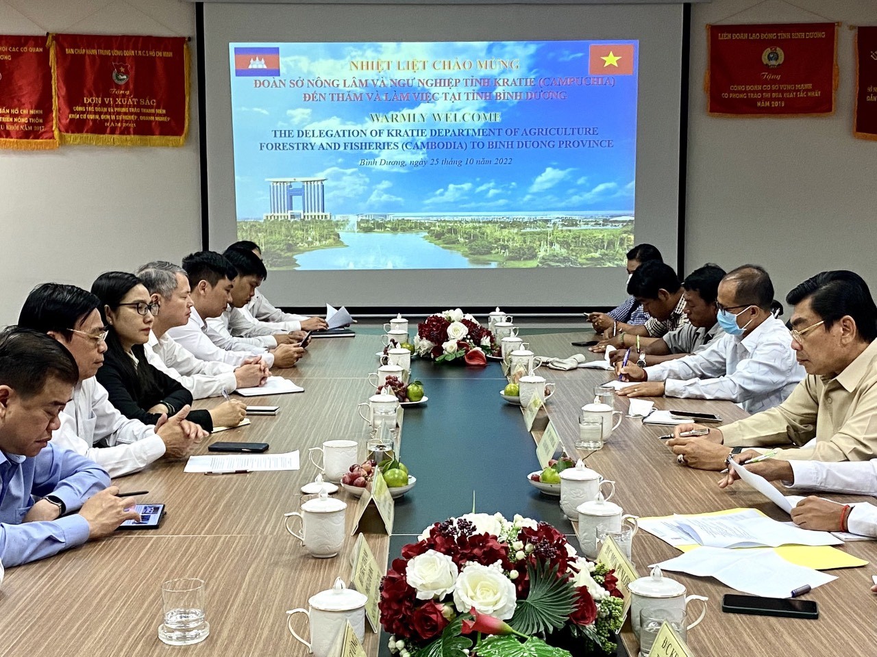 buổi làm việc vào ngày 25/10 giữa Đoàn công tác Sở Nông lâm và Ngư nghiệp tỉnh Kratie (Campuchia) với Sở Nông nghiệp và Phát triển nông thôn buổi làm việc vào ngày 25/10 giữa Đoàn công tác Sở Nông lâm và Ngư nghiệp tỉnh Kratie (Campuchia) với Sở Nông nghiệp và Phát triển nông thôn