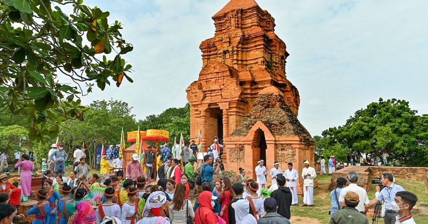 Cham people In Binh Thuan Province Celebrate Kate Festival Cham people In Binh Thuan Province Celebrate Kate Festival