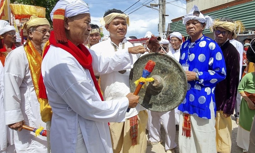 Cham people In Binh Thuan Province Celebrate Kate Festival Cham people In Binh Thuan Province Celebrate Kate Festival