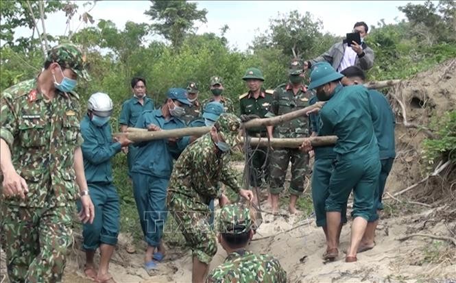 The Military Command of Phu Yen province prepares to detonate a bomb discovered in Song Hinh district in March 2022. Photo: VNA The Military Command of Phu Yen province prepares to detonate a bomb discovered in Song Hinh district in March 2022. Photo: VNA