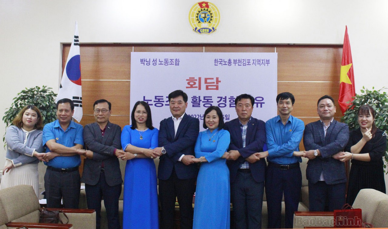 thông tin về cơ cấu tổ chức và chia sẻ những kinh nghiệm về hoạt động Công đoàn cũng như công tác bảo vệ lợi ích cho người lao động và xây dựng mối quan hệ lao động hài hòa trong doanh nghiệp tại Hàn Quốc (Ảnh: Báo Bắc Ninh). thông tin về cơ cấu tổ chức và chia sẻ những kinh nghiệm về hoạt động Công đoàn cũng như công tác bảo vệ lợi ích cho người lao động và xây dựng mối quan hệ lao động hài hòa trong doanh nghiệp tại Hàn Quốc (Ảnh: Báo Bắc Ninh).