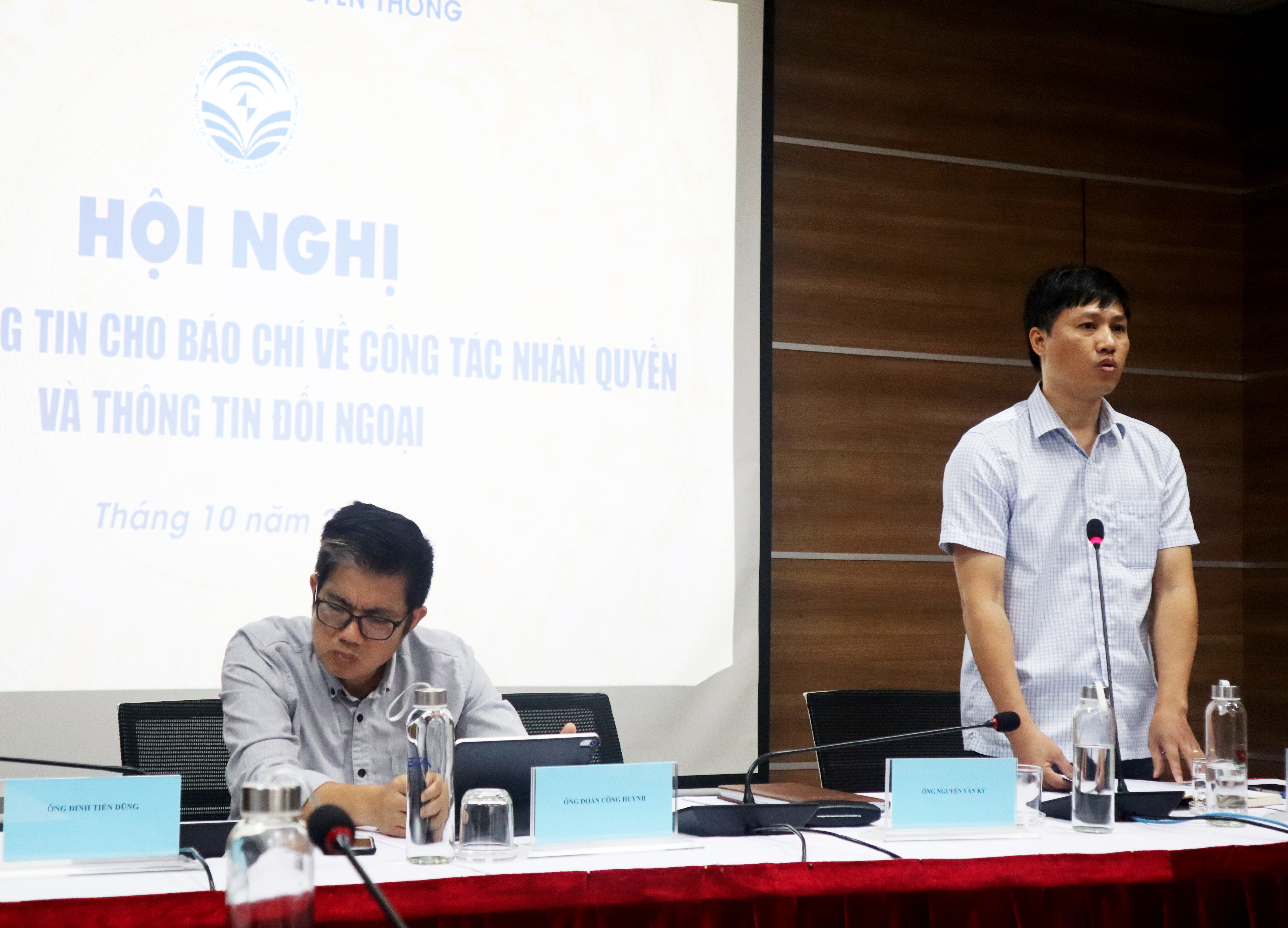 Tình nguyện xin ra khỏi danh sách hộ nghèo Tình nguyện xin ra khỏi danh sách hộ nghèo